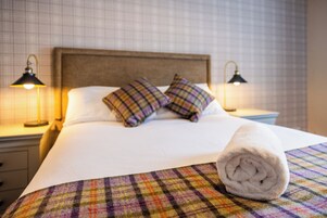 Comfort Room | Egyptian cotton sheets, premium bedding, pillowtop beds, in-room safe