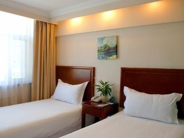 Desk, blackout curtains, iron/ironing board, free WiFi - GreenTree Inn Wulumuqi Xinhua South Road Hotel (Urumqi)