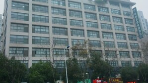 A multi-story building with a grid of windows, likely a hotel or office building. - GreenTree Inn Changzhou Xinbei District Taihu Road Wanda Square Express Hotel (Changzhou)