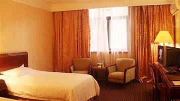 Business Twin Room | Desk, blackout drapes, iron/ironing board, free wired internet