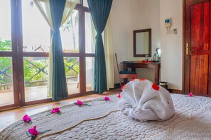 Chambre | Minibar, décoration personnalisée, bureau, rideaux occultants