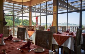 Breakfast, lunch and dinner served - Catembe Gallery Hotel (Maputo)