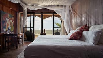 2 kamar tidur, brankas, dan didekorasi berbeda-beda