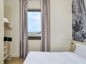 Doppelzimmer, barrierefrei, Nichtraucher | Zimmersafe, Schreibtisch, laptopgeeigneter Arbeitsplatz