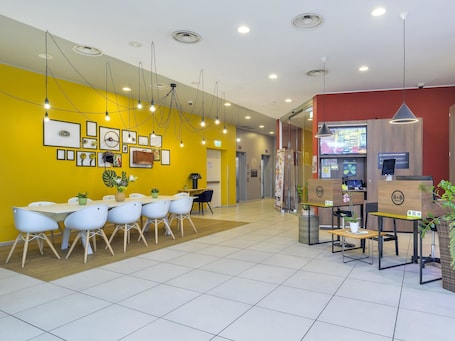 Tempat makan. B&B Hotel Milano - Monza