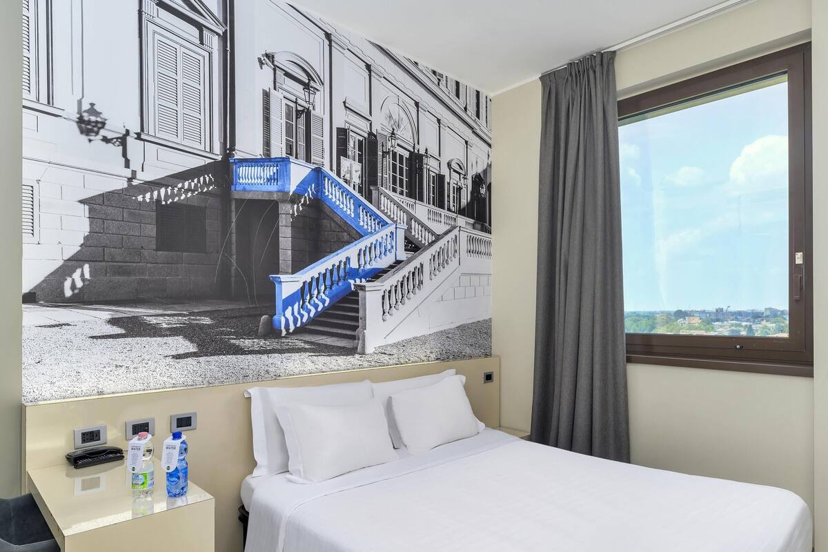 Superior Double Room, Non Smoking | In-room safe, desk, laptop workspace, blackout curtains