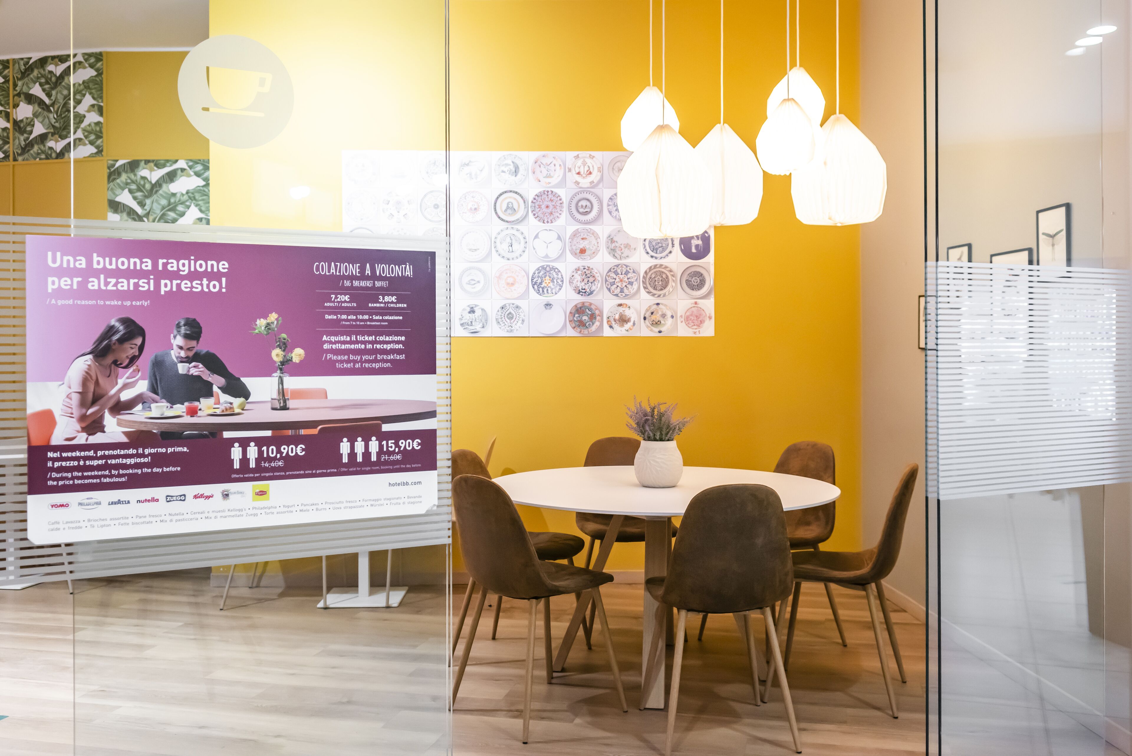 매일 뷔페 아침 식사(1인당 EUR 9.50)