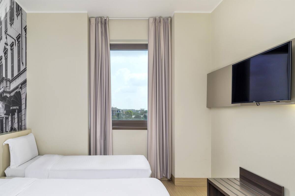 1 bedroom, in-room safe, desk, laptop workspace
