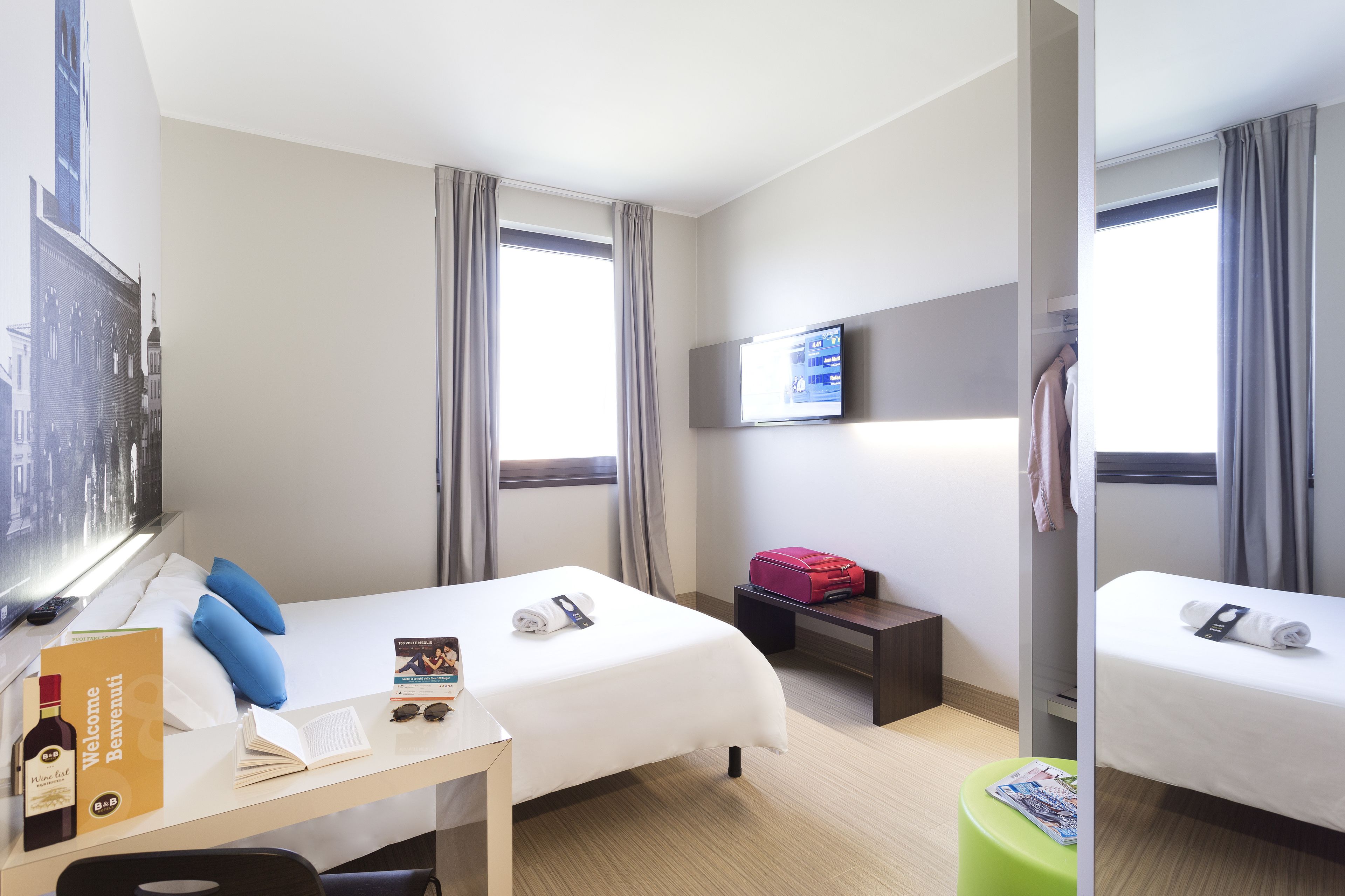 高级双人房, 无烟房 | 客房内保险箱、办公桌、笔记本电脑工作区、遮光窗帘