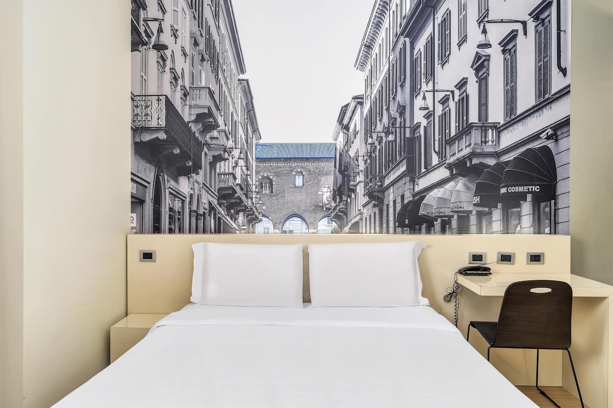 double room, accessible, non smoking | 1 bedroom, in-room safe, desk, laptop workspace