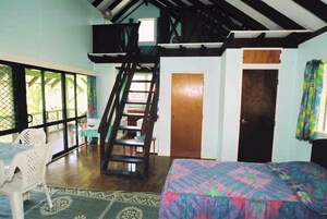 Ropa de cama de alta calidad, colchones con pillow-top y escritorio 