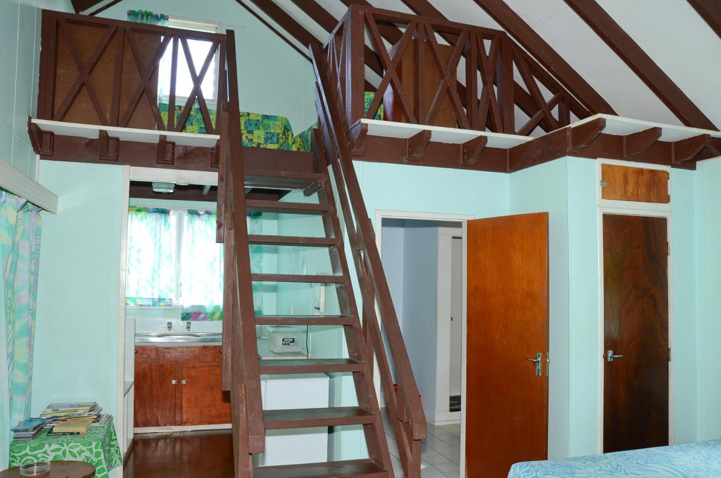 Ropa de cama de alta calidad, camas con pillow-top, escritorio y wifi 