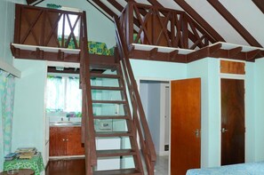 Ropa de cama de alta calidad, colchones con pillow-top y escritorio