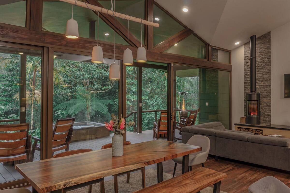 Vila Mewah, 2 kamar tidur, hot tub, pemandangan gunung | Makan di kamar