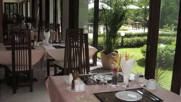 Breakfast, lunch, dinner served; pool views