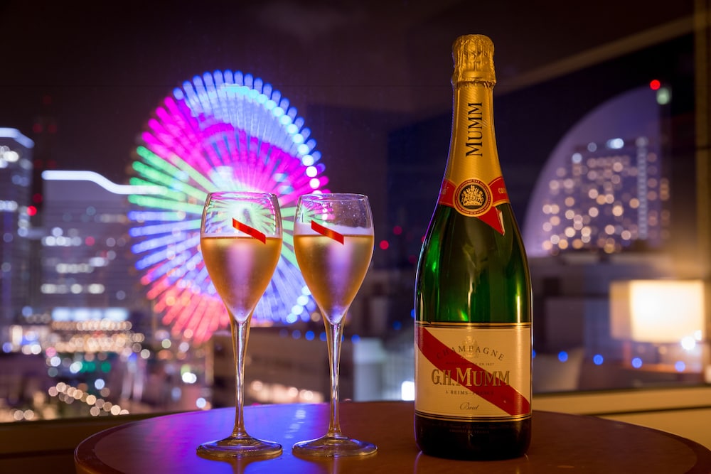 Navios Yokohama by null