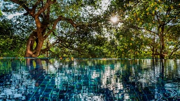 Indoor pool, 2 outdoor pools