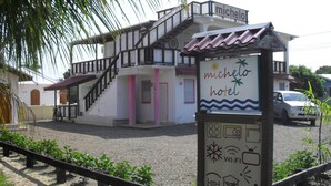 Exterior - Michelo Suites (Placencia)