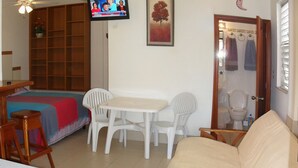 Premium Room, Terrace | Living area - Michelo Suites (Placencia)
