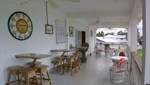 Lobby lounge - Michelo Suites (Placencia)