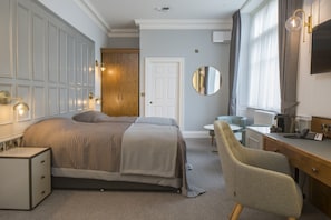 Superior Twin Room | Desk, free WiFi, bed sheets - Lilleshall National Sports Centre (Newport)