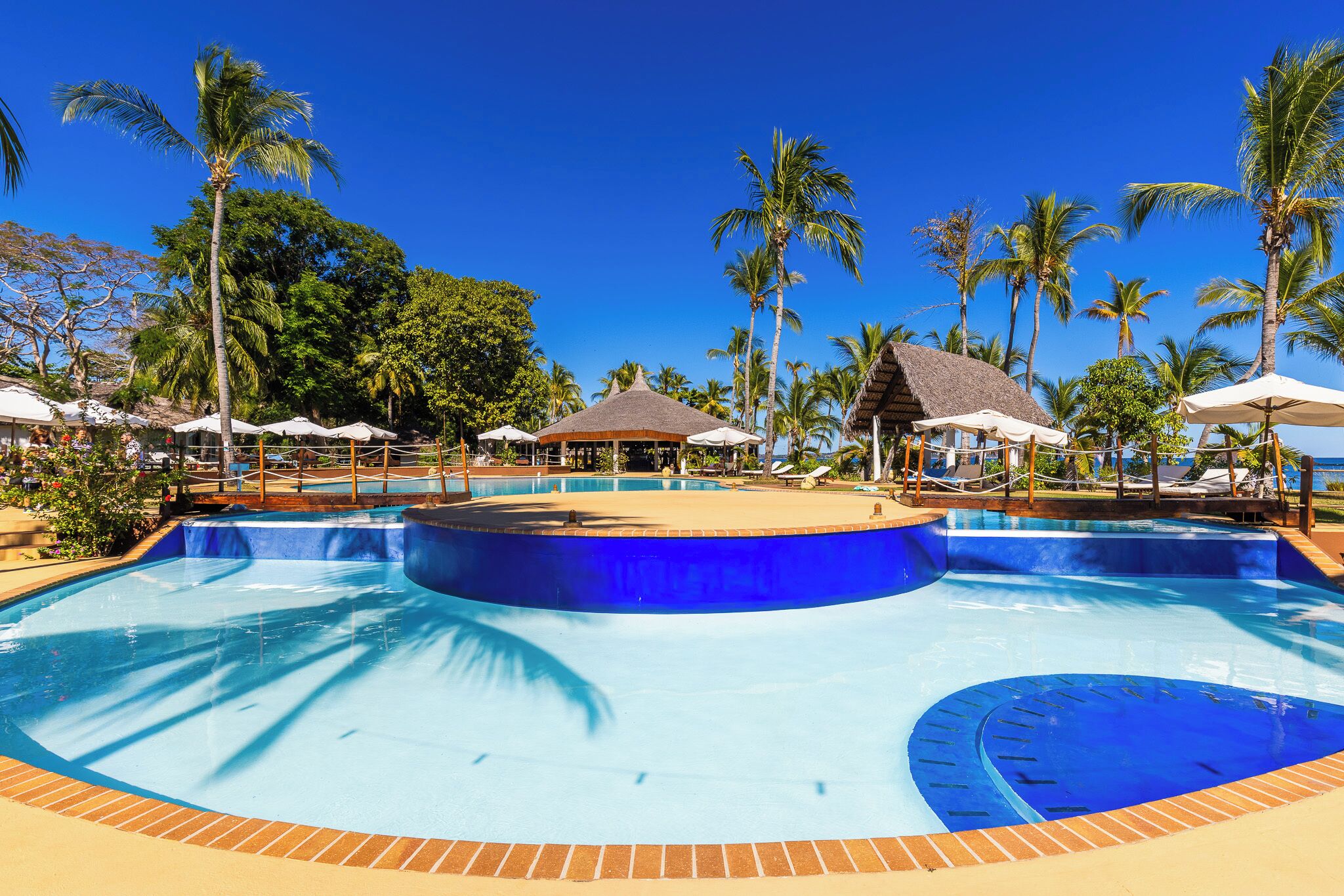 Outdoor pool, pool umbrellas, sun loungers
