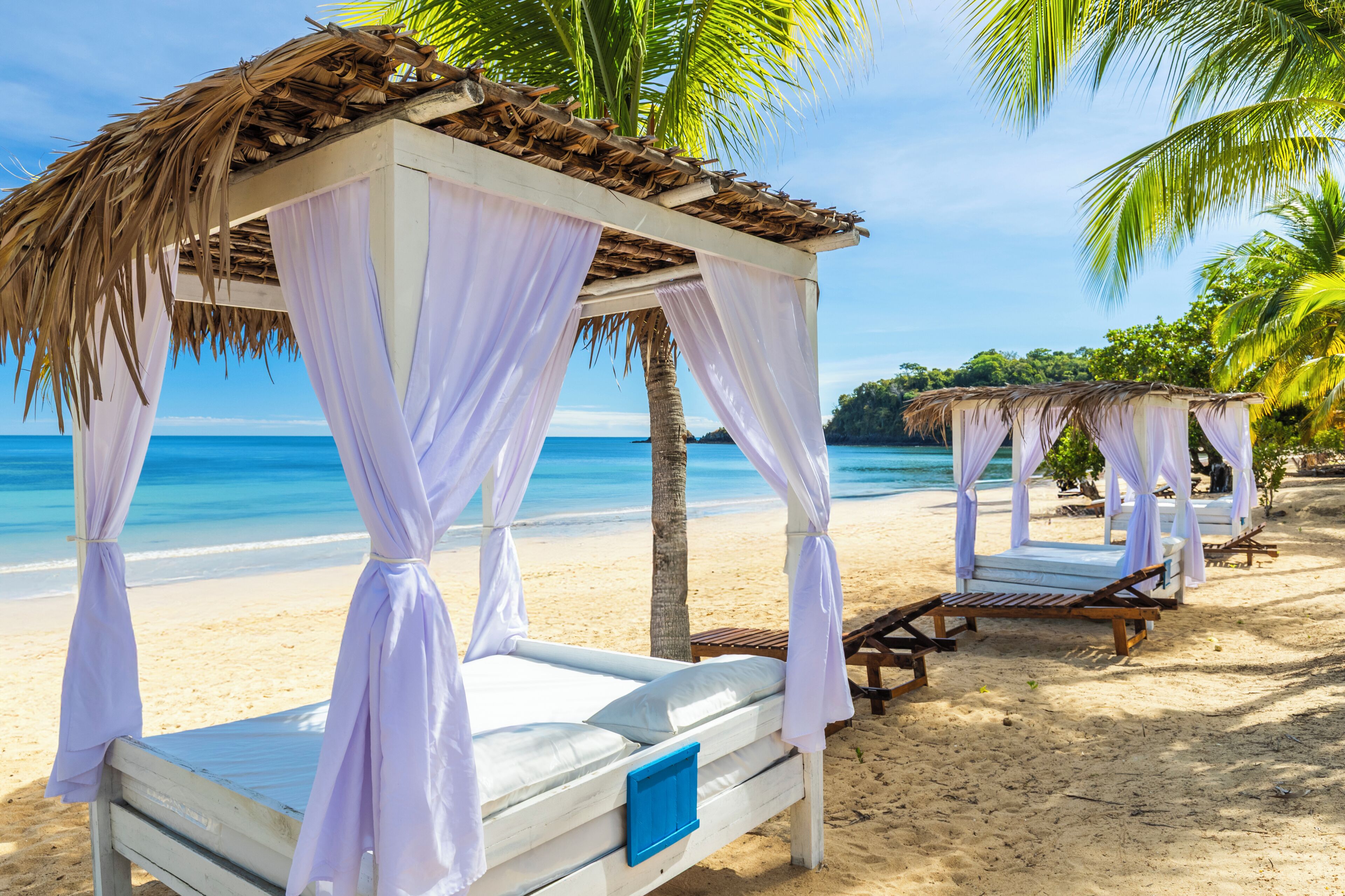 Private beach, white sand, sun loungers, beach towels