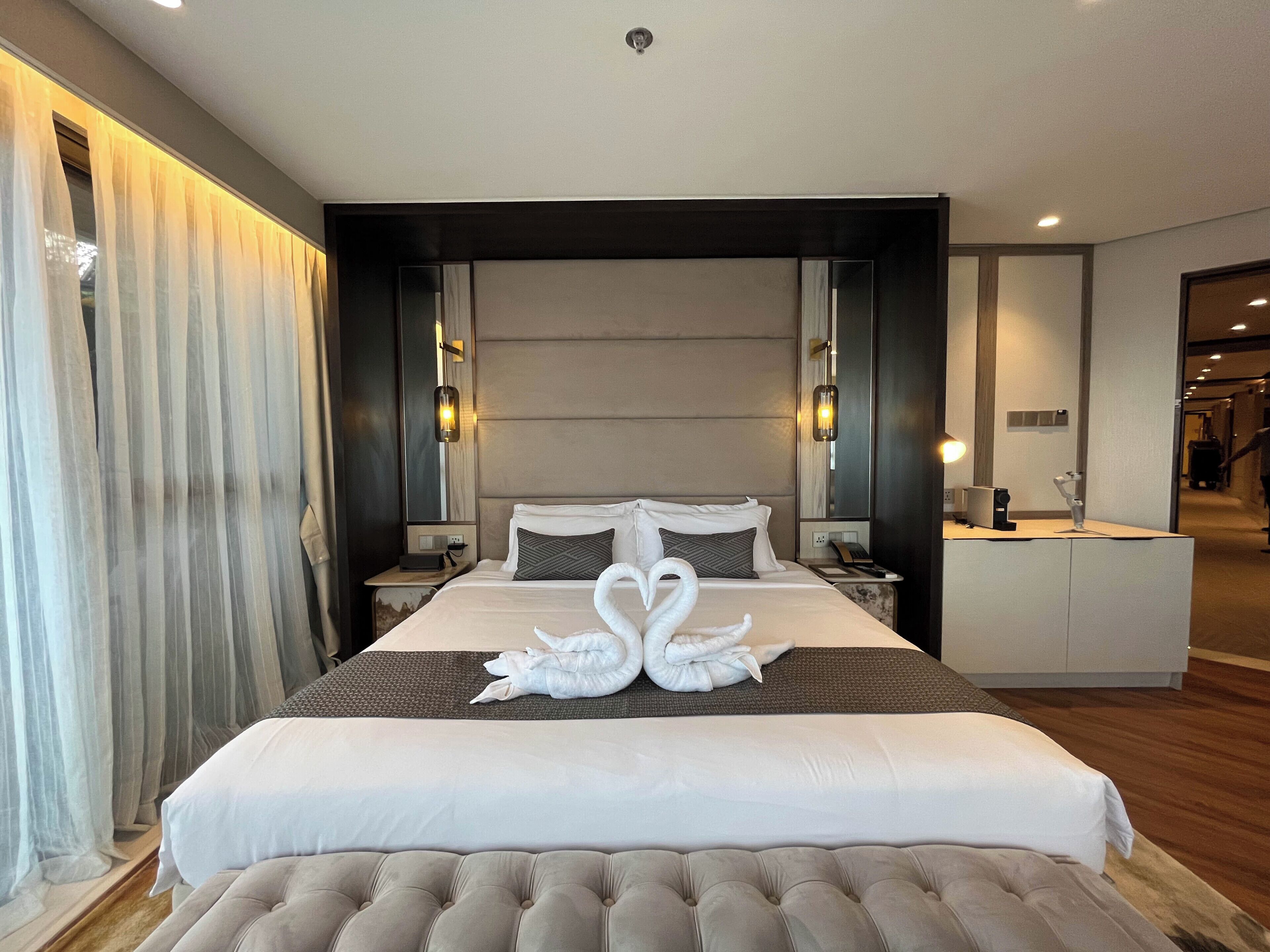 Panoramic suite Room | Desk, laptop workspace, WiFi (free), individually decorated