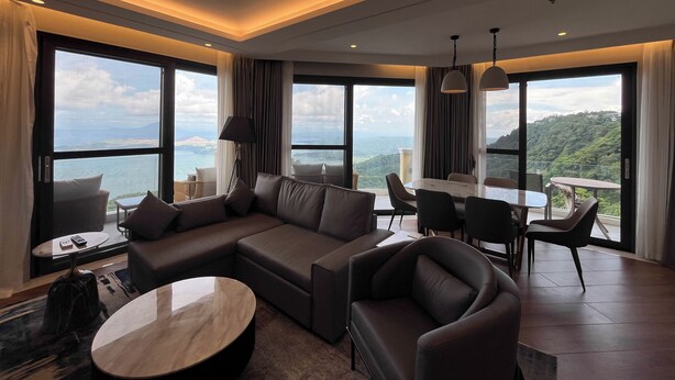Executive Suite Room | 거실 공간