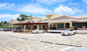 Mặt tiền nơi lưu trú