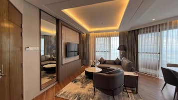 Executive Suite Room | Individually decorated, individually furnished, desk, laptop workspace