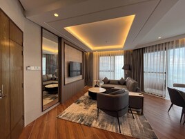 Executive Suite Room | Decoración individual, mobiliario individual, escritorio