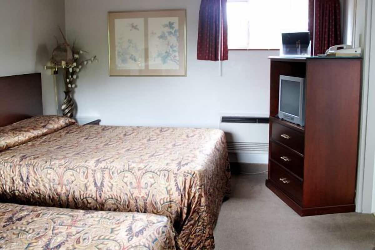 Standard Room, 2 Queen Beds | Cots/infant beds, rollaway beds, free WiFi
