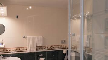 Habitación cuádruple junior | Baño