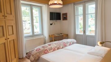 Classic-Doppel- oder -Zweibettzimmer