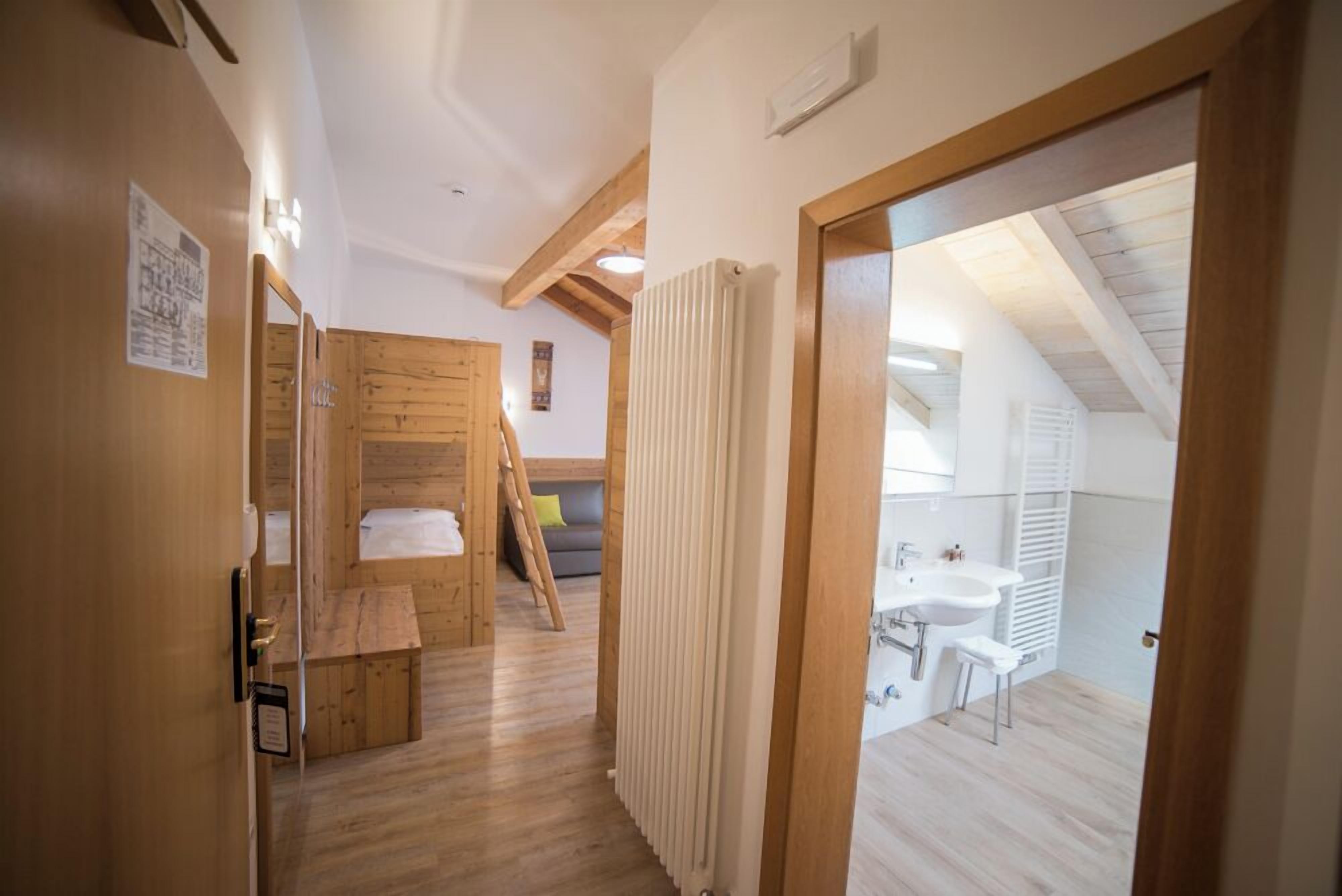 Suite familiar | Minibar, caja de seguridad en la habitación, escritorio y wifi gratis 