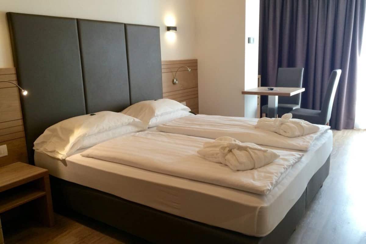 superior room | 1 bedroom, minibar, in-room safe, desk