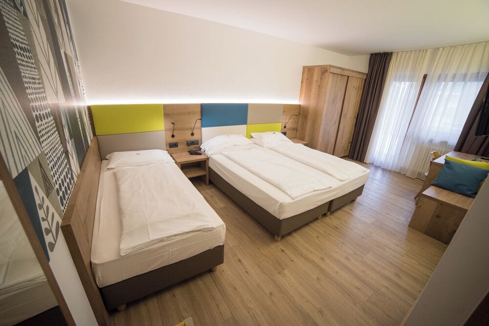 Classic-Dreibettzimmer | Minibar, Zimmersafe, Schreibtisch, kostenloses WLAN