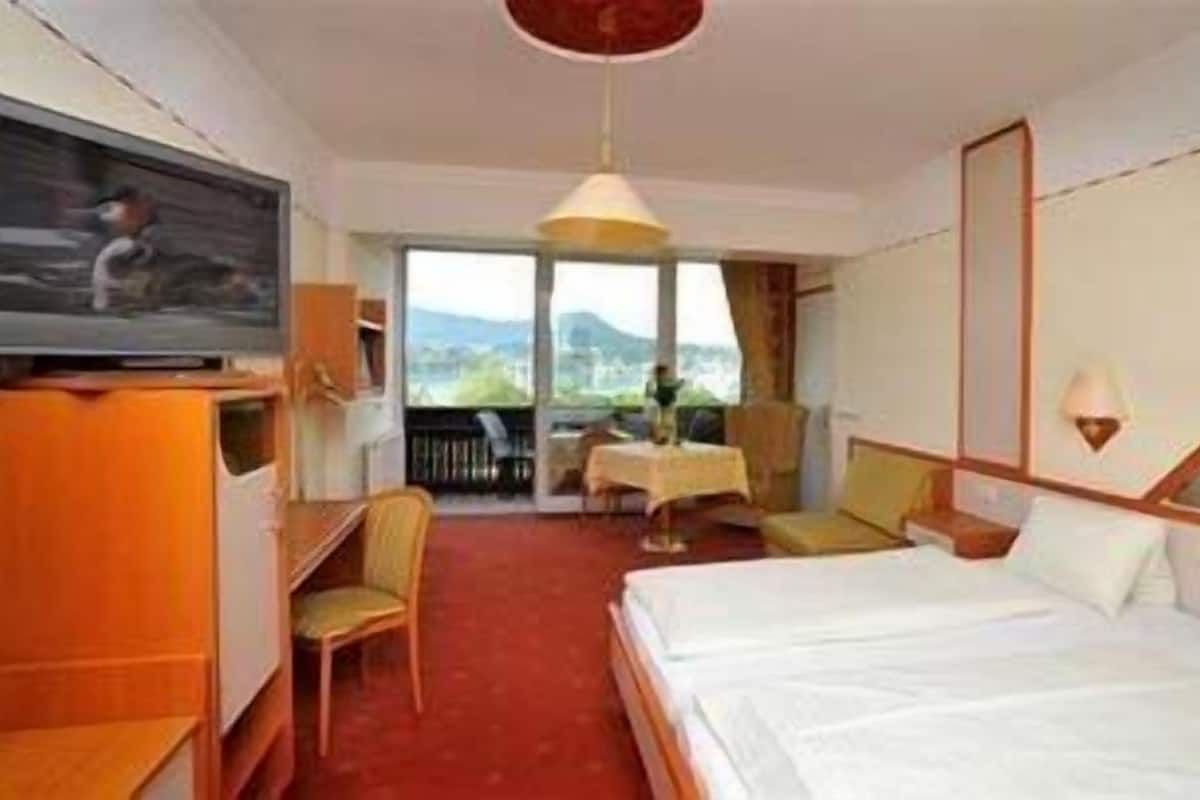 In-room safe, free WiFi