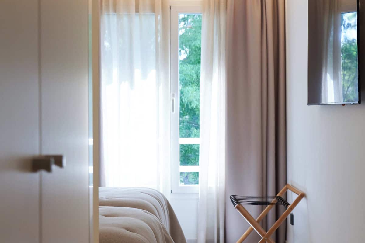 minibar, in-room safe, desk, free wifi