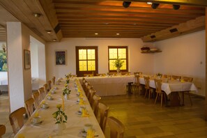 Lunch and dinner served, Regional cuisine