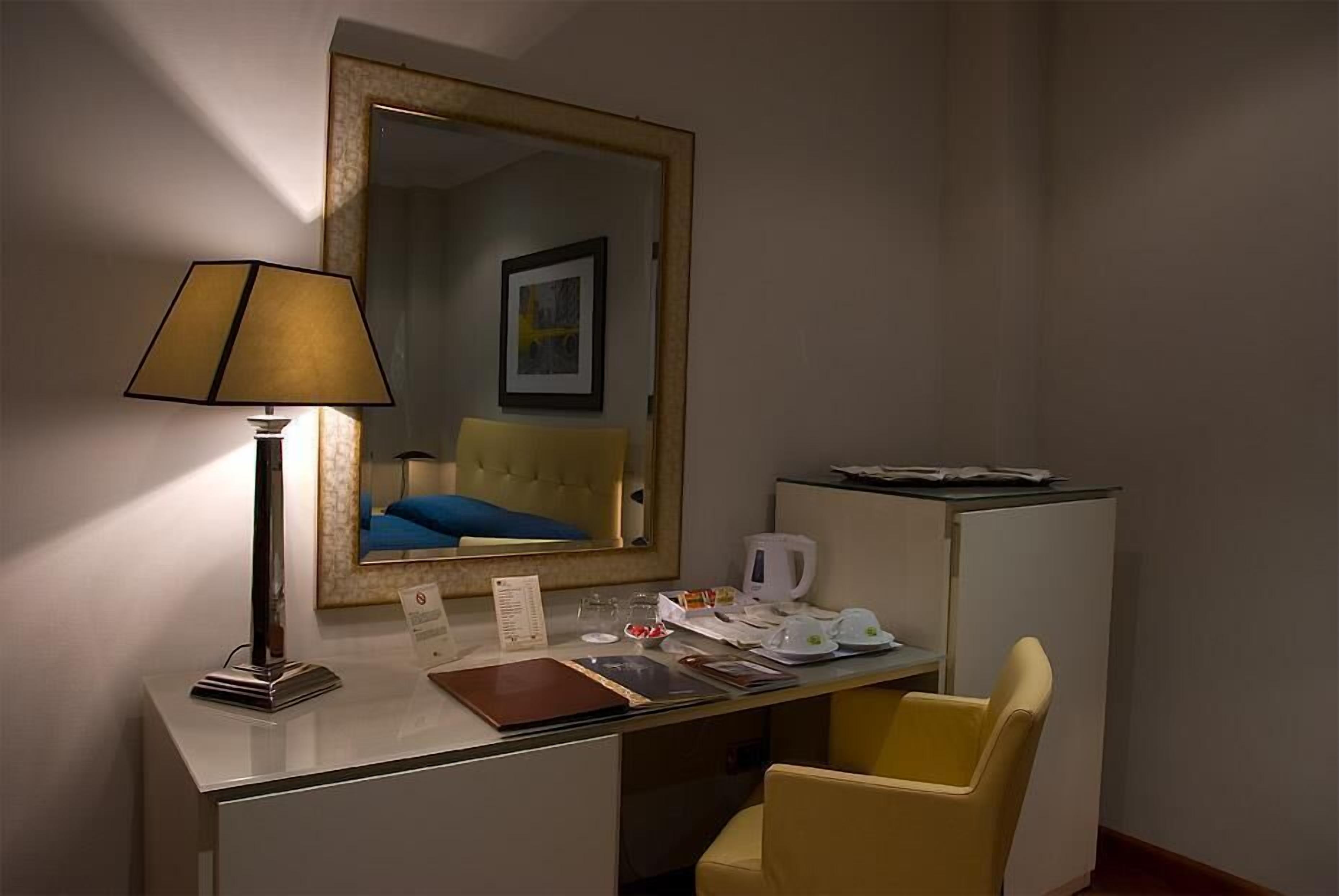 suite | living area | 32-inch tv with digital channels