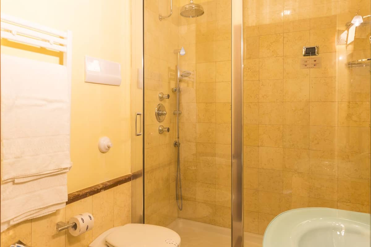 shower, rainfall showerhead, free toiletries, hair dryer