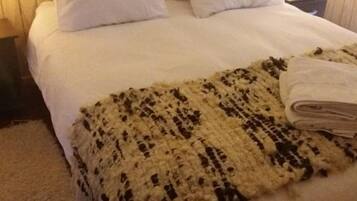 Standard Double Room, Private Bathroom, Tower | Iron/ironing board, free WiFi