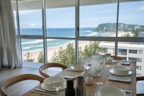 Deluxe Apartment, 3 Bedrooms, Ocean View | Dining room