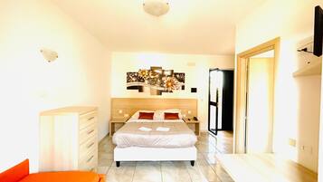 Hochwertige Bettwaren, Daunenbettdecken, Pillowtop-Betten, Schreibtisch