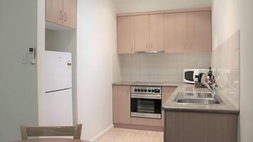Deluxe One Bedroom Apartment with Spa | Private kitchen | Coffee/tea maker, electric kettle