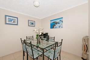 Dining - Champelli Palms (Labrador)