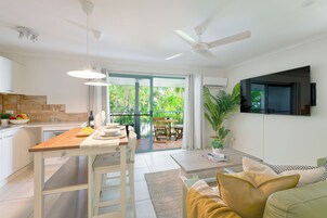 Apartamento, 1 quarto (Supreme - Upstairs) | Área de estar | TV LED