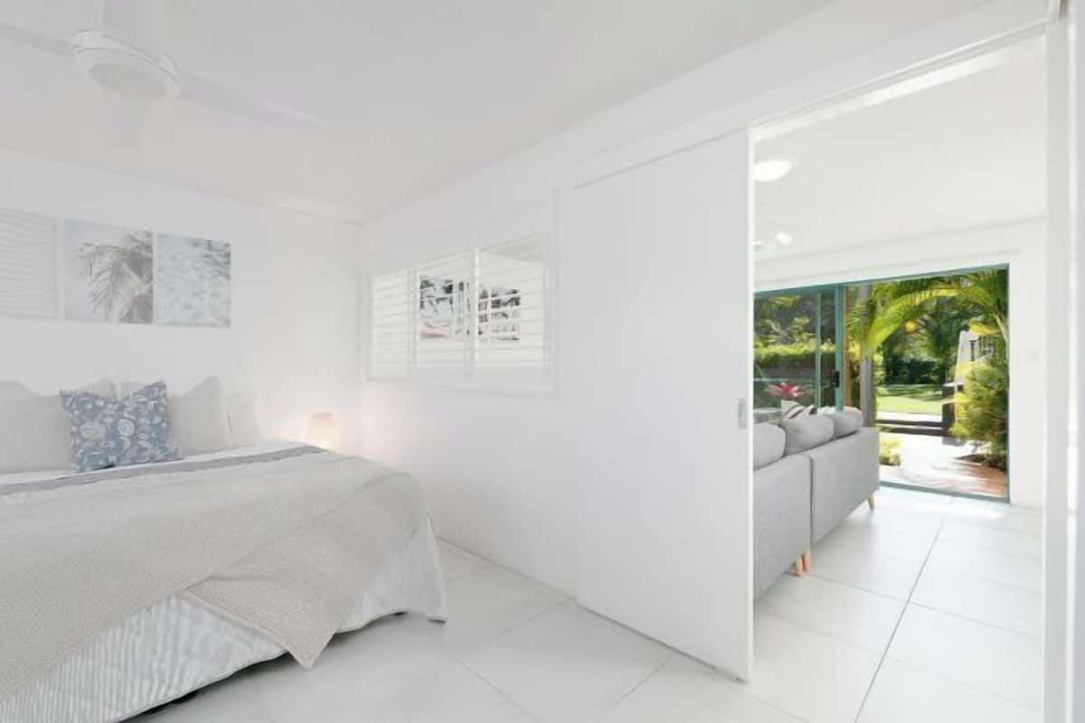1 Schlafzimmer, hochwertige Bettwaren, Bügeleisen/Bügelbrett